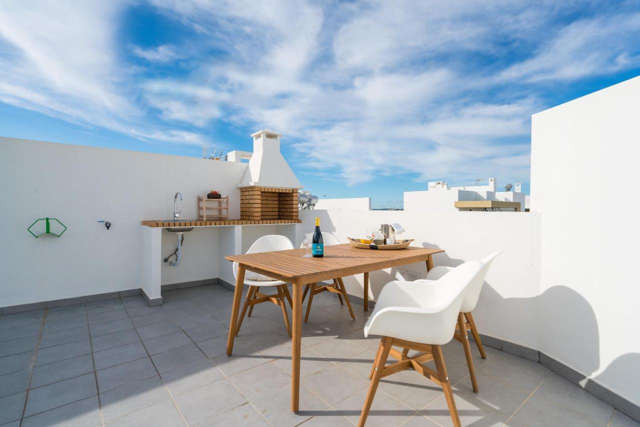 T2 In With Rooftop Terrace & Pool
